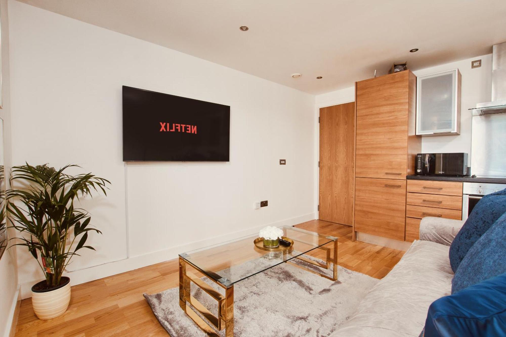 King Deluxe City Apt Large Space& Free Parking! No Balcony Leeds  Exterior photo