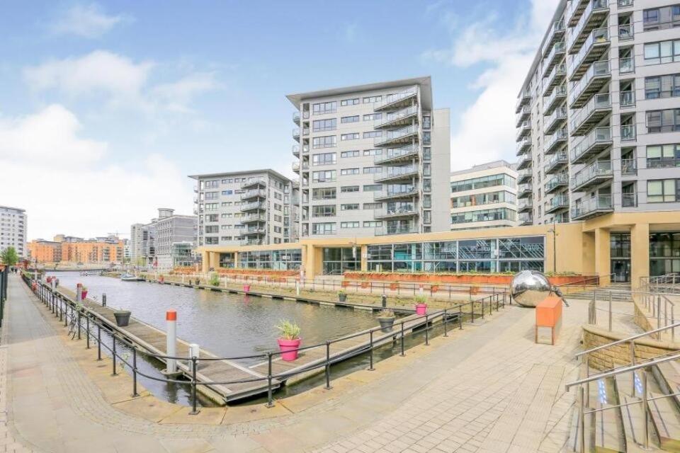 King Deluxe City Apt Large Space& Free Parking! No Balcony Leeds  Exterior photo